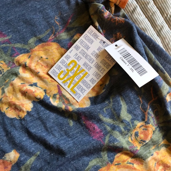 🌼 Lularoe classic t 🌼 - Picture 2 of 2